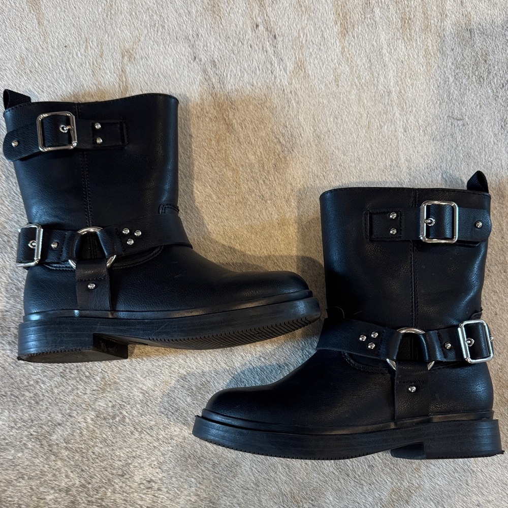 Black Leather Buckle Boots